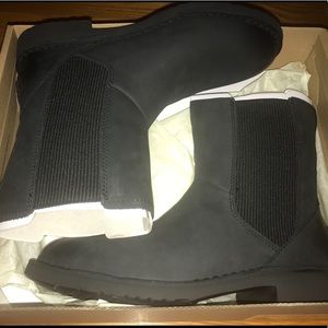 UGG LARRA Nubuck Boots